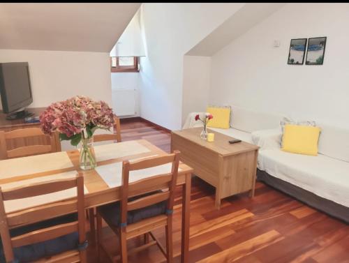 a small living room with a table and a couch at Ca Na Martina in Carreña de Cabrales 