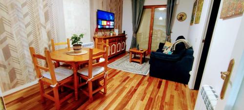 TV a/nebo společenská místnost v ubytování Carlina Canfranc