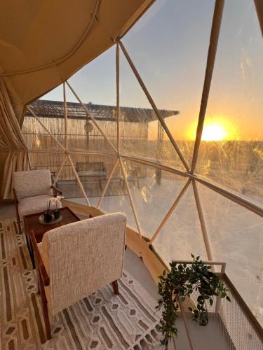 Sunset domes private campにあるバルコニーまたはテラス