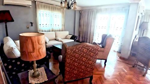 شقة مشرقه بالقرب من مكرم عبيد مدينة نصر مع جميع المرافق