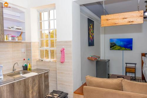 Kuchyň nebo kuchyňský kout v ubytování PAWA Homestays Studio California