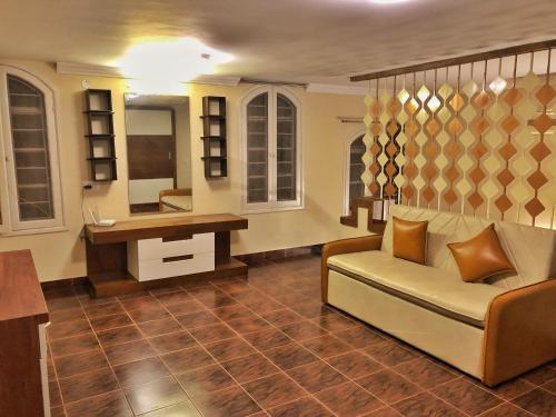 Χώρος καθιστικού στο The Rustic Manor #8