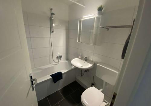 Ένα μπάνιο στο Apartment Harzblick - Traumaussicht & Schwimmbad