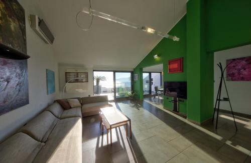 Penthouse Belvedere City View with Private Parking