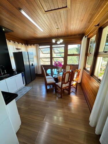 a kitchen and dining room with a table and chairs at Casa em Gramado in Gramado