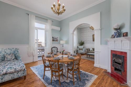 Suliman Khan, in Heart OF Downtown Cairo