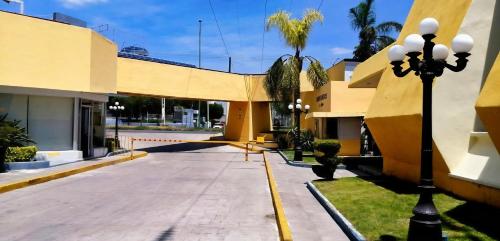 a courtyard of a building with a street light at Hotel JM in Celaya