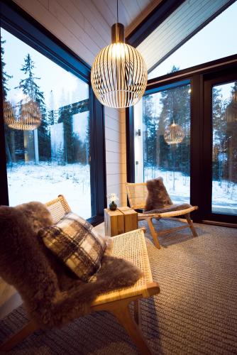 a living room with a large window and a chandelier at Vuokatti Weekend Platinum I in Vuokatti