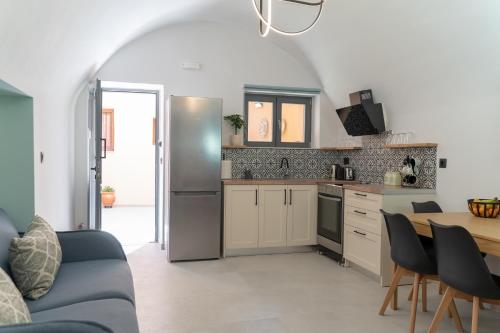 ARCH HOME, luxury property with private parking