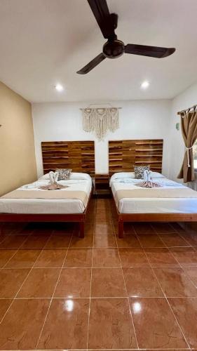 Postel nebo postele na pokoji v ubytování Valerios Hotel