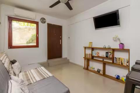 Dreamy Cove, Artistic Hideaway near Floisvos 1BD