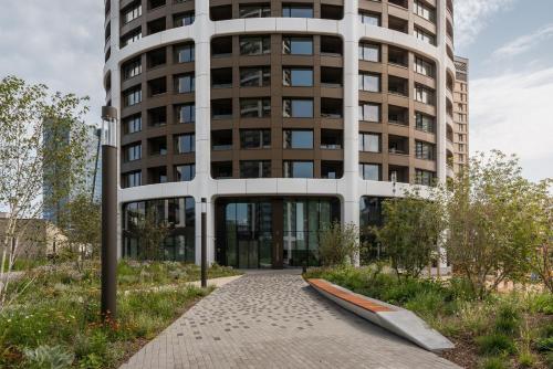 Zahrada ubytování Cloud 9 Sky Park Elegance - Brand New Apartment with Stunning Views