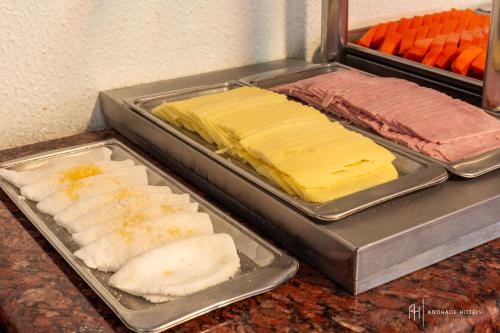 Makanan di atau berdekatan hotel