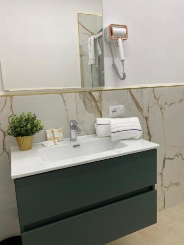 Ένα μπάνιο στο Family Room Home Serpico