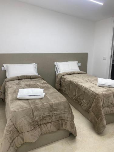 Ένα ή περισσότερα κρεβάτια σε δωμάτιο στο Family Room Home Serpico
