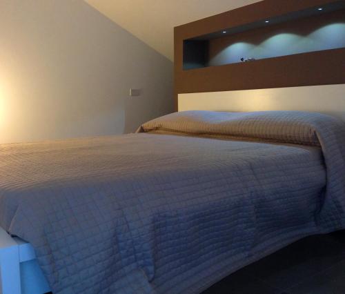 a bedroom with a king sized bed with a headboard at The Roof On The Sea in Fondachello