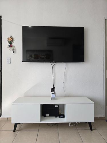 TV a/nebo společenská místnost v ubytování Acapulco Diamante, Real del Palmar