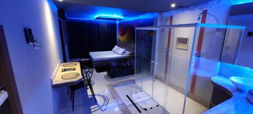 a room with a bathroom with a shower and a sink at Motel My Garden 2 in Curitiba