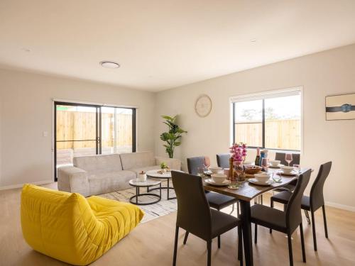 a living room with a table and chairs and a couch at Luxurious 4 Bedroom Home with AC, Wi-Fi and SmartTV in Park Ridge