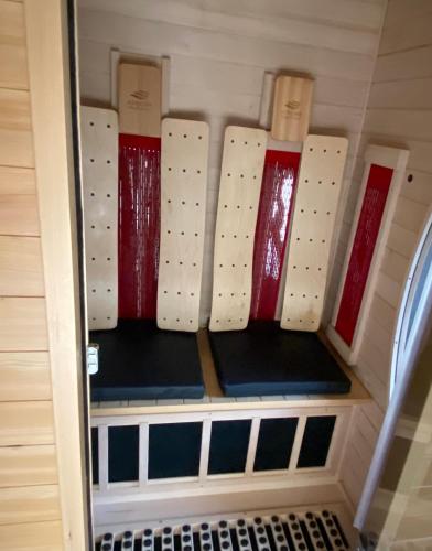 a locker room with some baseball bats in it at Ruheoase zwischen Bergen und Seen mit Infrarotsauna in Hermagor