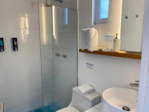 a bathroom with a shower and a toilet and a sink at Studios Downtown Cancun in Cancún