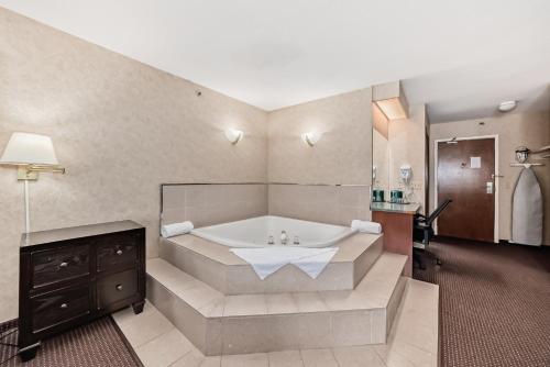 Koupelna v ubytování Stony Plain Inn & Suites