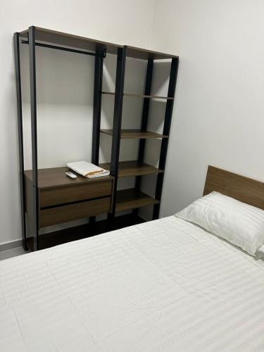 a bedroom with a bed and a book shelf at Apartamento Tibagy in Guarulhos