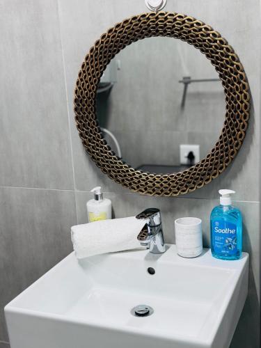 Bilik mandi di Mayaza Luxury Apartment