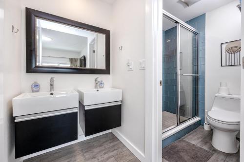 Phòng tắm tại Redington Beach Retreat - Immaculate Beach Condo with Water Views, Pool, Hot Tub