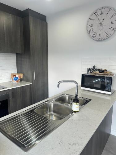 Gallery image of Lbarza Brand New Stylish 2BR Townhouse in Kialla in Kialla