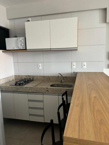 Køkken eller tekøkken på Flat Vila Atlântida 311B