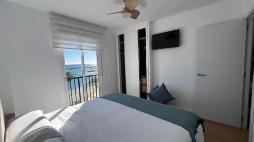 Amazing Beachfront Views - 3 Bedrooms Apartment