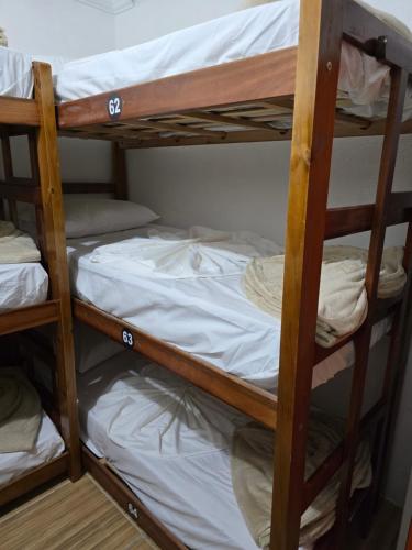 a couple of bunk beds in a room at Ô de casa hostel in Balneário Camboriú