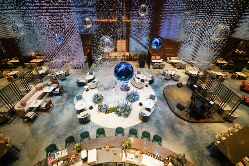an overhead view of a large room with tables and chairs at Grand InterContinental Seoul Parnas by IHG in Seoul