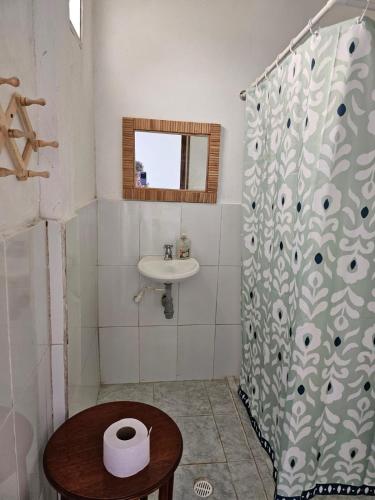 a bathroom with a shower curtain and a sink at Cabaña Flor de Loto in San Bernardo del Viento