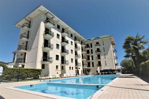 Bazén v ubytovaní Apartment in Lido di Jesolo 25174 alebo v jeho blízkosti