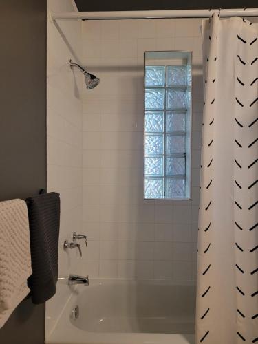 Ένα μπάνιο στο VIAU-1BR near Olympic Stadium