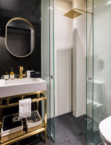 a bathroom with a sink and a mirror at El Alfonsa in Mexico City