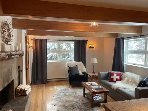 Chalet Chic 2BR plus Queen Sleeper Sofa photo 2