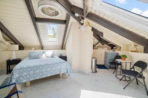 a bedroom with a bed and a table and chairs at Star Room at Barnacle Resort in Big Pine Key