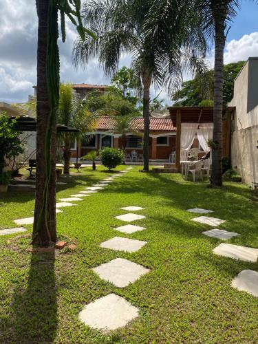 a garden with stepping stones in front of a house at Cantinho Aconchegante in Brotas