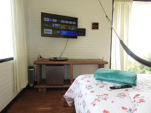 Una televisión o centro de entretenimiento en Finca Bello Horizonte Cali