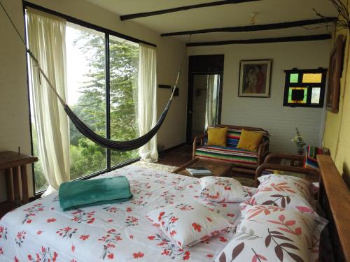 Una cama o camas en una habitación de Finca Bello Horizonte Cali