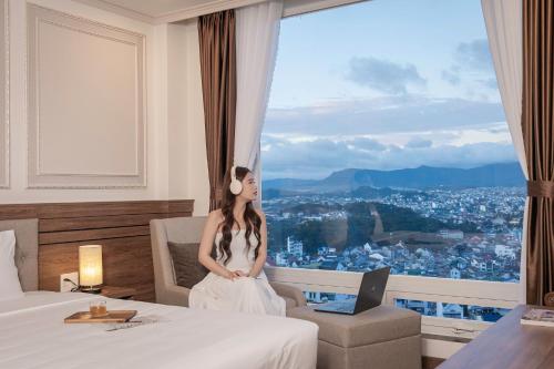 Nespecifikovaný výhled na hory nebo výhled na hory při pohledu z hotelu