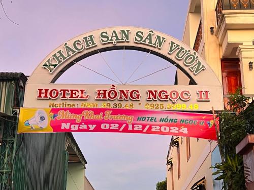 un cartello per un hotel hong kong di Hồng Ngọc 2 Hotel Tà Đùng a Biđong