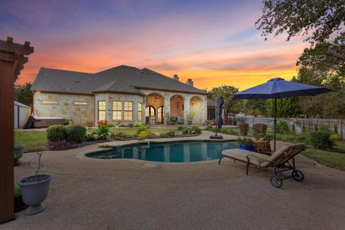 Piscine de l'établissement Noble Prairie Lux Estate Pool Spa Garden Venue Fireplace Themed Rooms ou située à proximité