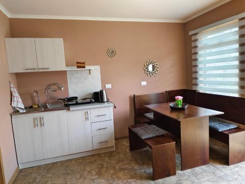 Kuchyň nebo kuchyňský kout v ubytování Departamentos Entre Lagos