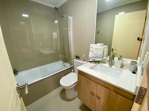 Ένα μπάνιο στο Departamento céntrico y moderno en Osorno