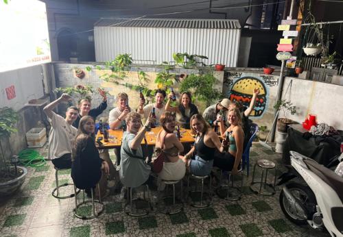Tetamu yang menginap di Ha Long Fancy Hostel with Vegetarian and Vegan Restaurant