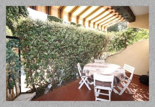 LE LAVANDOU ST CLAIR STUDIO 300 m de la PLAGE parking